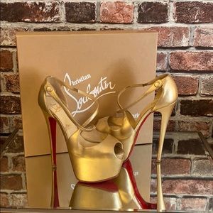 Christian louboutin 7.5 gold platform pumps